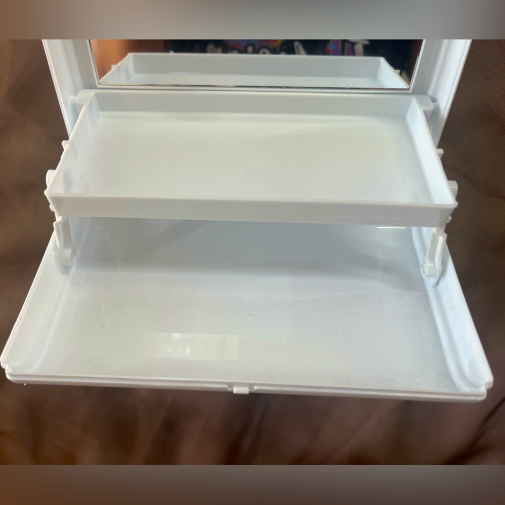 White Make Up Container - Picture 5 of 7